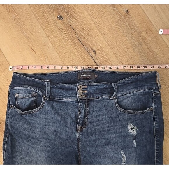 Torrid Premium Denim Ankle Zip Jeggings Womens 22R Stiletto Distressed Raw Hem - Picture 2 of 9